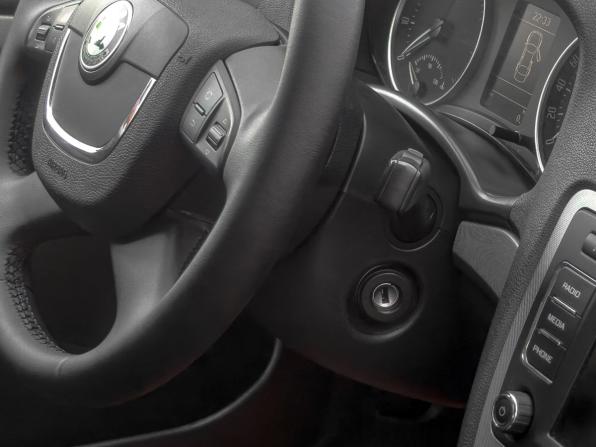 Skoda Octavia II (A5) Рестайлинг с пробегом 2012 года, цена 789 900 рублей, 175000 км, лифтбек, Автокод Объявления
