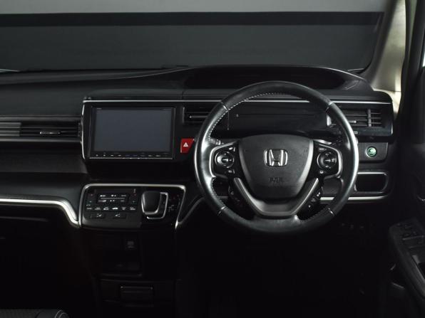 Honda Stepwgn V Рестайлинг с пробегом 2018 года, цена 2 279 995 рублей, 141006 км, минивэн, Автокод Объявления