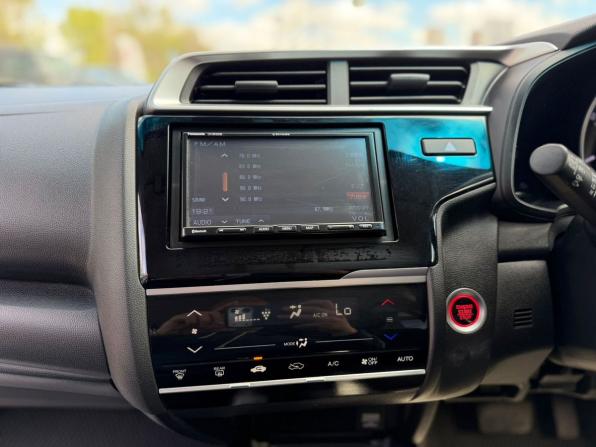 Honda Fit III Рестайлинг с пробегом 2019 года, цена 1 330 000 рублей, 93401 км, хэтчбек, Автокод Объявления