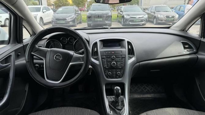 Opel Astra J Рестайлинг с пробегом 2012 года, цена 581 000 рублей, 263836 км, седан, Автокод Объявления