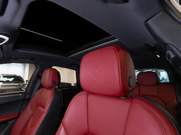 Porsche Macan I Рестайлинг 2 с пробегом 2023 года, цена 8 750 000 рублей, 864 км, внедорожник, Автокод Объявления