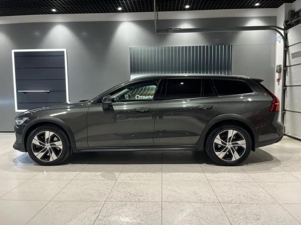 Volvo V60 Cross Country II с пробегом 2020 года, цена 3 300 000 рублей, 101000 км, универсал, Автокод Объявления