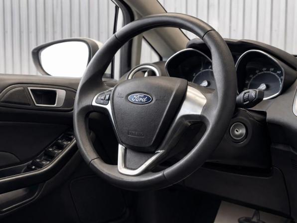 Ford Fiesta Mk6 Рестайлинг с пробегом 2017 года, цена 867 000 рублей, 135400 км, седан, Автокод Объявления