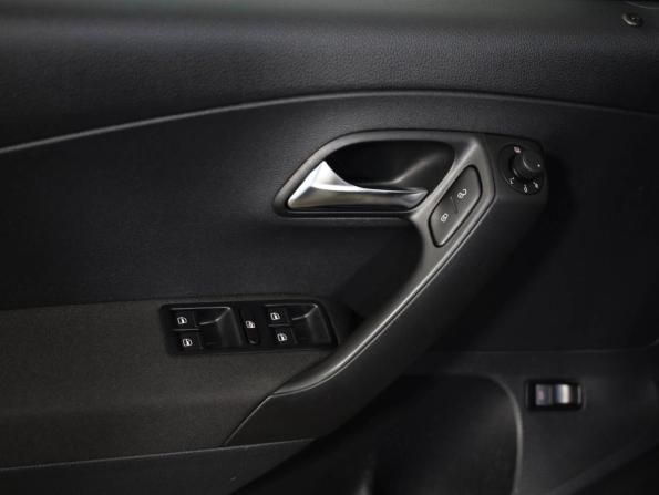 Volkswagen Polo V Рестайлинг с пробегом 2017 года, цена 1 419 000 рублей, 90401 км, седан, Автокод Объявления