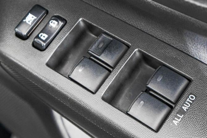 Toyota Wish II Рестайлинг с пробегом 2014 года, цена 1 299 000 рублей, 204000 км, минивэн, Автокод Объявления