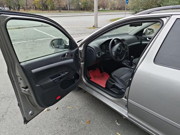 Skoda Octavia II (A5) Рестайлинг с пробегом 2012 года, цена 715 000 рублей, 294000 км, универсал, Автокод Объявления