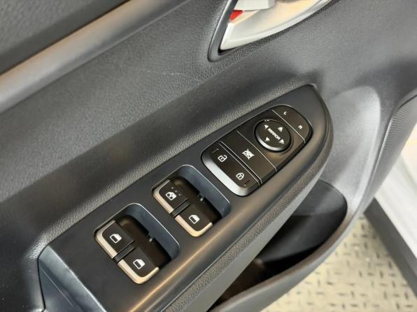 Kia Rio IV Рестайлинг с пробегом 2022 года, цена 1 384 000 рублей, 160791 км, хэтчбек, Автокод Объявления