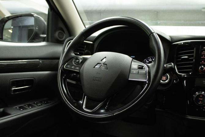 Mitsubishi Outlander III Рестайлинг 2 с пробегом 2017 года, цена 1 879 000 рублей, 159848 км, внедорожник, Автокод Объявления