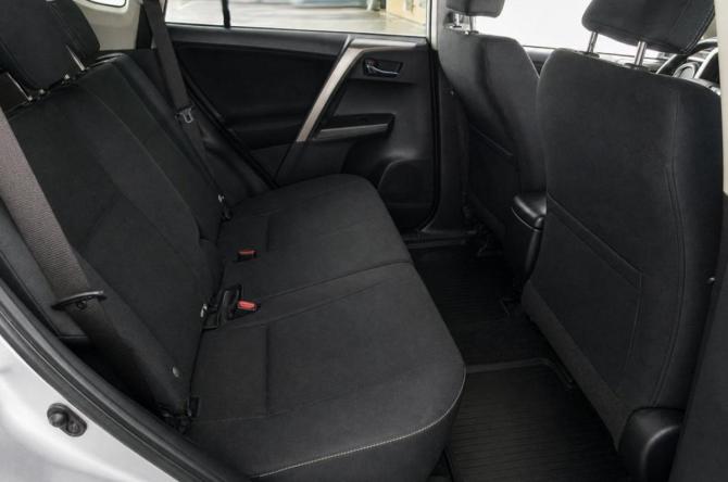 Toyota RAV4 IV (XA40) Рестайлинг с пробегом 2018 года, цена 2 239 000 рублей, 269727 км, внедорожник, Автокод Объявления
