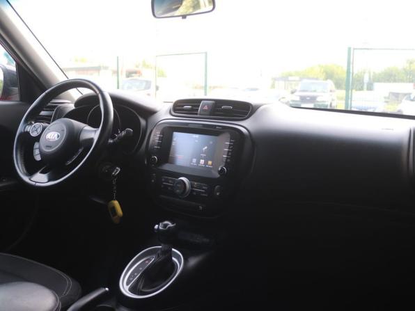 Kia Soul II Рестайлинг с пробегом 2018 года, цена 1 536 000 рублей, 97000 км, хэтчбек, Автокод Объявления