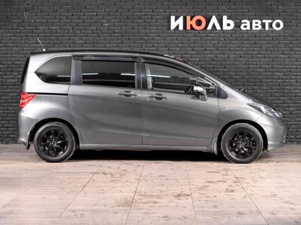 Honda Freed I с пробегом 2009 года, цена 890 000 рублей, 297582 км, компактвэн, Автокод Объявления