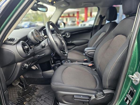 Mini Hatch III (F55/F56) Рестайлинг с пробегом 2019 года, цена 2 050 000 рублей, 59270 км, хэтчбек, Автокод Объявления