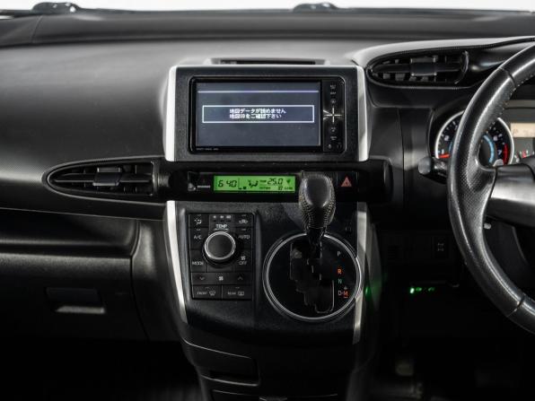 Toyota Wish II с пробегом 2010 года, цена 1 245 000 рублей, 160785 км, минивэн, Автокод Объявления