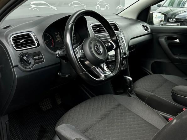 Volkswagen Polo V Рестайлинг с пробегом 2019 года, цена 1 098 700 рублей, 150073 км, седан, Автокод Объявления