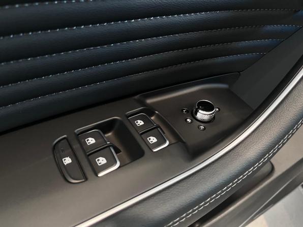 Hongqi HS5 I Рестайлинг с пробегом 2025 года, цена 3 850 000 рублей, 1543 км, внедорожник, Автокод Объявления