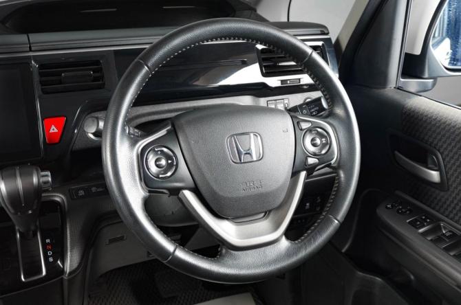 Honda Stepwgn V с пробегом 2016 года, цена 2 029 000 рублей, 191000 км, минивэн, Автокод Объявления