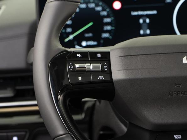 Kia Carnival IV Рестайлинг с пробегом 2025 года, цена 7 745 055 рублей, 49 км, минивэн, Автокод Объявления