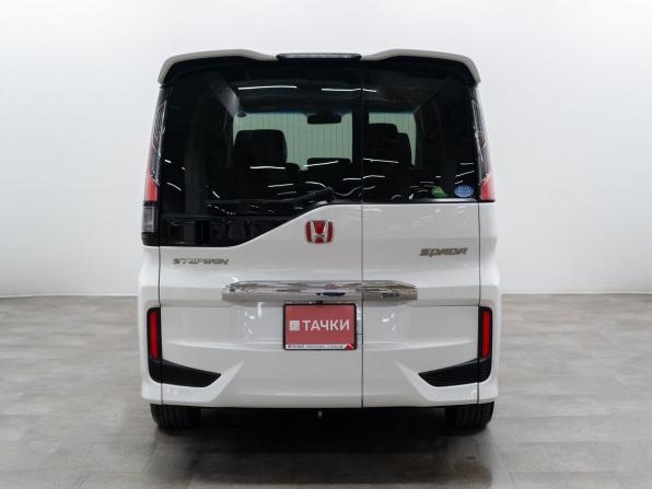 Honda Stepwgn V с пробегом 2017 года, цена 1 935 000 рублей, 115232 км, минивэн, Автокод Объявления