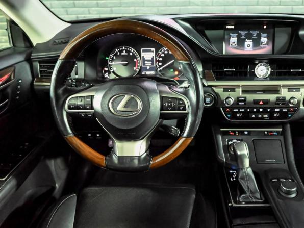 Lexus ES VI Рестайлинг с пробегом 2015 года, цена 1 850 000 рублей, 186746 км, седан, Автокод Объявления