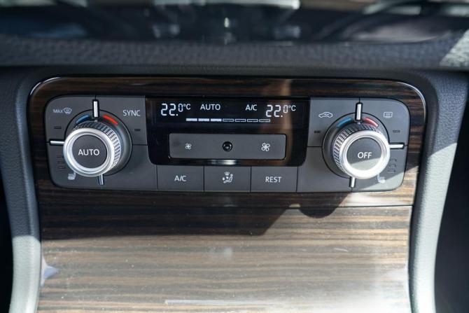 Volkswagen Touareg II Рестайлинг с пробегом 2015 года, цена 2 890 000 рублей, 239463 км, внедорожник, Автокод Объявления
