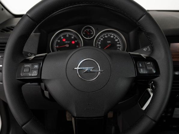 Opel Astra H Рестайлинг с пробегом 2013 года, цена 540 000 рублей, 141250 км, седан, Автокод Объявления