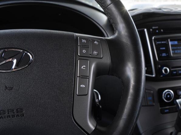 Hyundai H-1 II Рестайлинг с пробегом 2018 года, цена 2 890 000 рублей, 120311 км, минивэн, Автокод Объявления