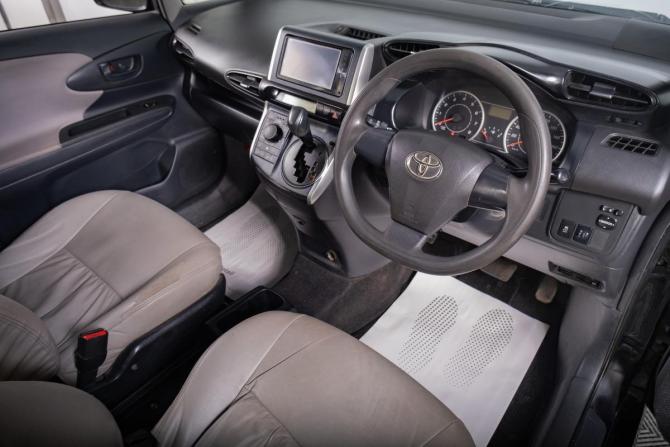 Toyota Wish II с пробегом 2010 года, цена 1 009 000 рублей, 270000 км, минивэн, Автокод Объявления