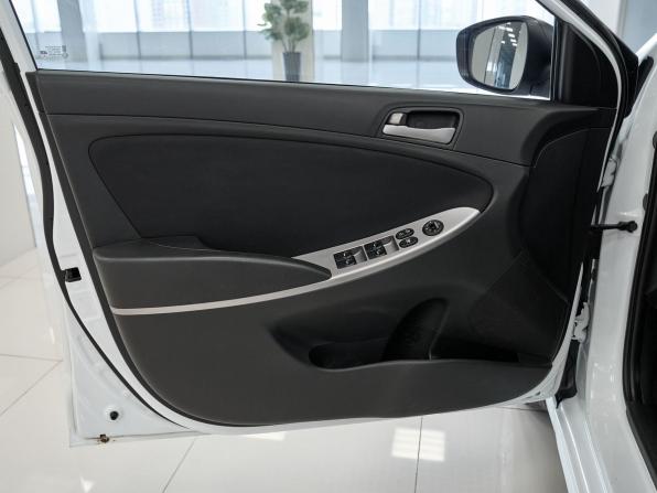 Hyundai Solaris I Рестайлинг с пробегом 2015 года, цена 907 000 рублей, 108742 км, седан, Автокод Объявления