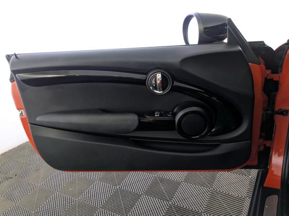 Mini Hatch III (F55/F56) Рестайлинг с пробегом 2021 года, цена 2 640 000 рублей, 57123 км, хэтчбек, Автокод Объявления