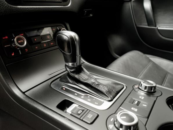Volkswagen Touareg II с пробегом 2012 года, цена 1 730 000 рублей, 239372 км, внедорожник, Автокод Объявления