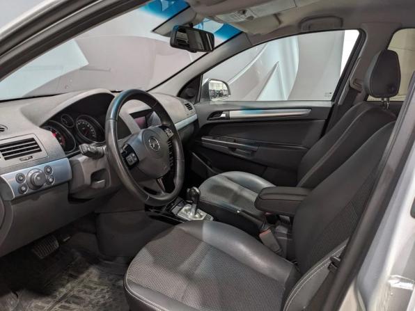 Opel Astra H Рестайлинг с пробегом 2009 года, цена 500 000 рублей, 209481 км, седан, Автокод Объявления