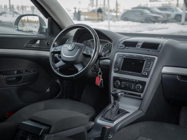 Skoda Octavia II (A5) Рестайлинг с пробегом 2012 года, цена 799 000 рублей, 236000 км, лифтбек, Автокод Объявления