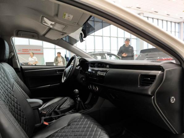 Toyota Corolla XI (E160 E170 E180) с пробегом 2013 года, цена 1 300 000 рублей, 127527 км, седан, Автокод Объявления