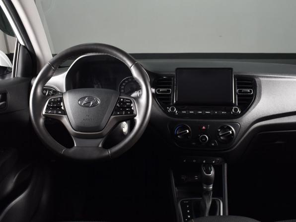 Hyundai Solaris II Рестайлинг с пробегом 2021 года, цена 1 764 995 рублей, 38576 км, седан, Автокод Объявления