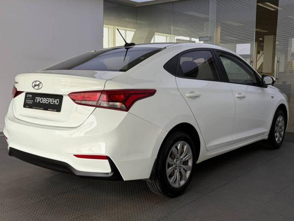 Hyundai Solaris II с пробегом 2018 года, цена 1 055 000 рублей, 190000 км, седан, Автокод Объявления
