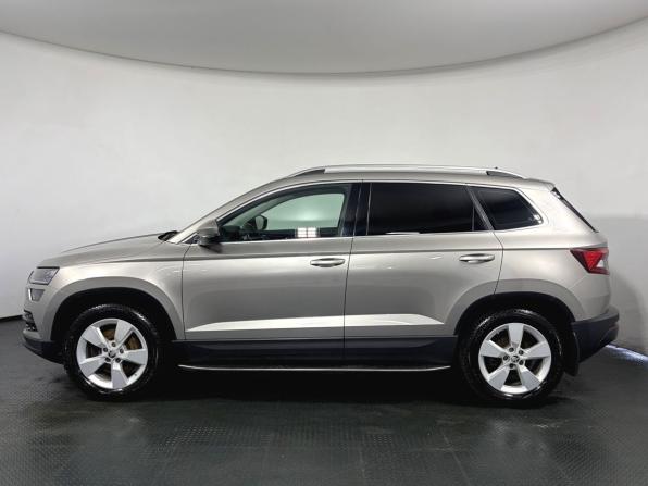Skoda Karoq I Рестайлинг с пробегом 2021 года, цена 2 400 000 рублей, 121705 км, внедорожник, Автокод Объявления