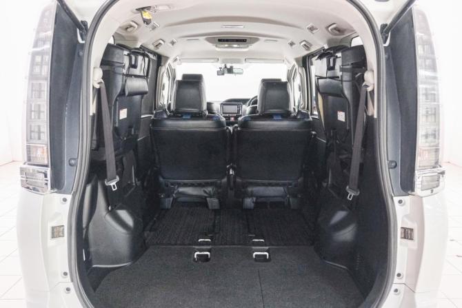 Toyota Voxy III (R80) с пробегом 2015 года, цена 1 649 000 рублей, 244000 км, минивэн, Автокод Объявления