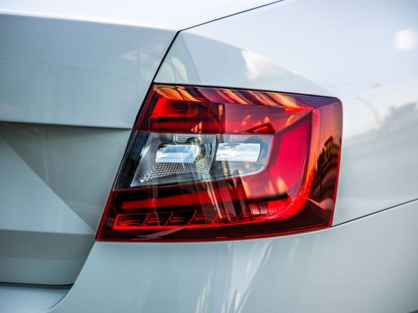 Skoda Octavia III (A7) Рестайлинг с пробегом 2018 года, цена 2 098 000 рублей, 104227 км, лифтбек, Автокод Объявления