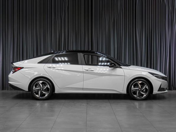 Hyundai Elantra VII (CN7) с пробегом 2022 года, цена 2 379 000 рублей, 63372 км, седан, Автокод Объявления