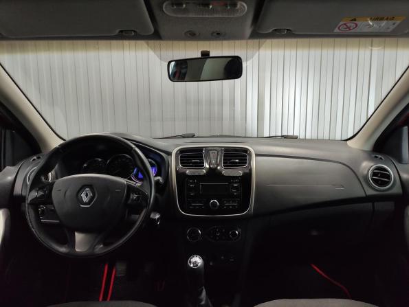 Renault Sandero II с пробегом 2015 года, цена 750 000 рублей, 168175 км, хэтчбек, Автокод Объявления