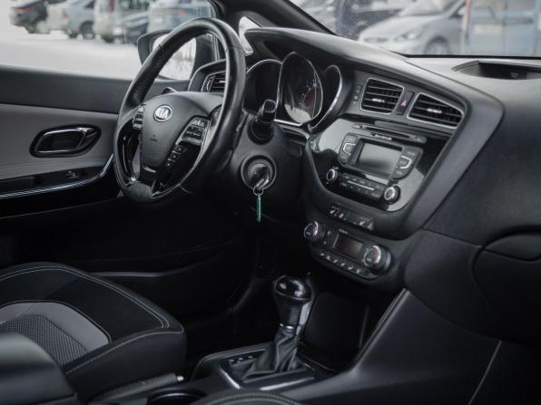 Kia Ceed II с пробегом 2015 года, цена 999 000 рублей, 118500 км, хэтчбек, Автокод Объявления