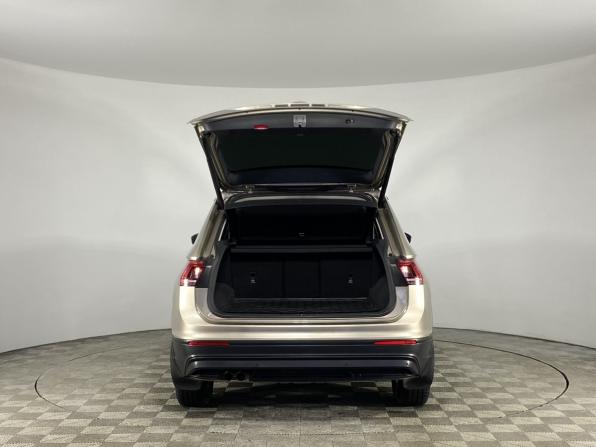 Volkswagen Tiguan II с пробегом 2019 года, цена 2 650 000 рублей, 107201 км, внедорожник, Автокод Объявления