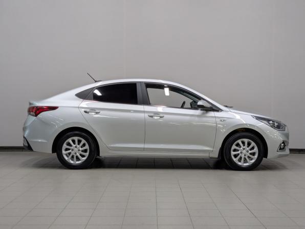 Hyundai Solaris II с пробегом 2019 года, цена 1 340 000 рублей, 130757 км, седан, Автокод Объявления