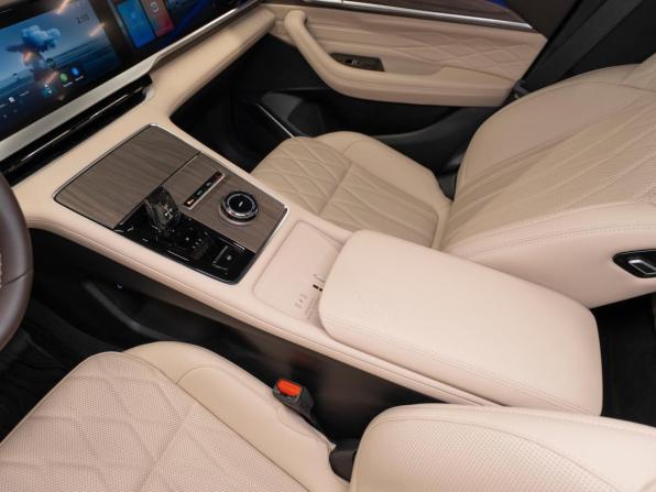 Geely Monjaro I с пробегом 2025 года, цена 3 900 000 рублей, 9000 км, внедорожник, Автокод Объявления