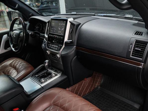 Toyota Land Cruiser 200 Series Рестайлинг 2 с пробегом 2017 года, цена 7 590 000 рублей, 117929 км, внедорожник, Автокод Объявления