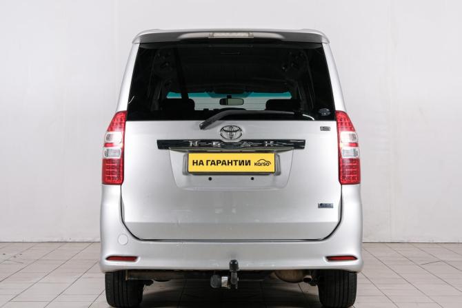 Toyota Noah II (R70) с пробегом 2010 года, цена 1 399 000 рублей, 235000 км, минивэн, Автокод Объявления