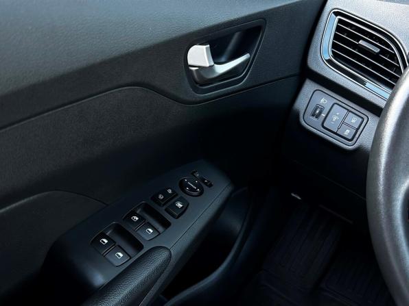 Hyundai Solaris II Рестайлинг с пробегом 2022 года, цена 1 798 600 рублей, 35962 км, седан, Автокод Объявления