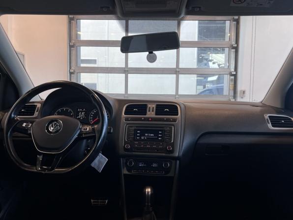 Volkswagen Polo V Рестайлинг с пробегом 2016 года, цена 1 360 000 рублей, 81500 км, седан, Автокод Объявления