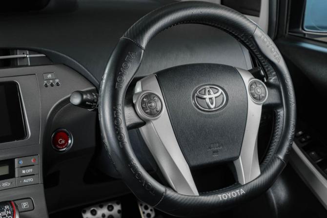 Toyota Prius III Рестайлинг (XW30) с пробегом 2013 года, цена 1 279 000 рублей, 300000 км, лифтбек, Автокод Объявления