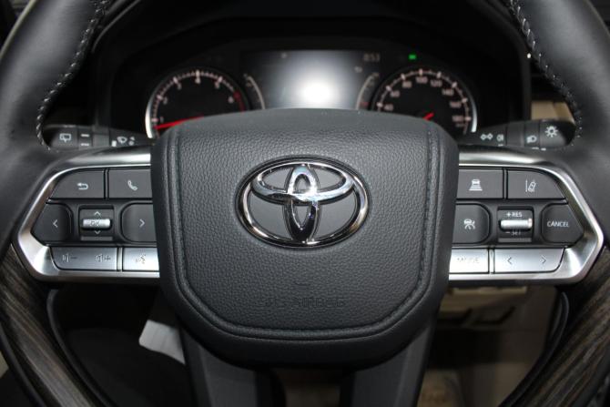 Toyota Land Cruiser 300 Series с пробегом 2024 года, цена 13 400 000 рублей, 25 км, внедорожник, Автокод Объявления